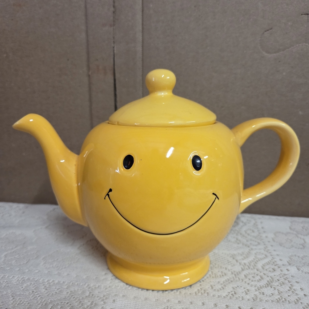 Vintage Smiley Face Ceramic Teapot Tea Pot - Picture 7 of 7